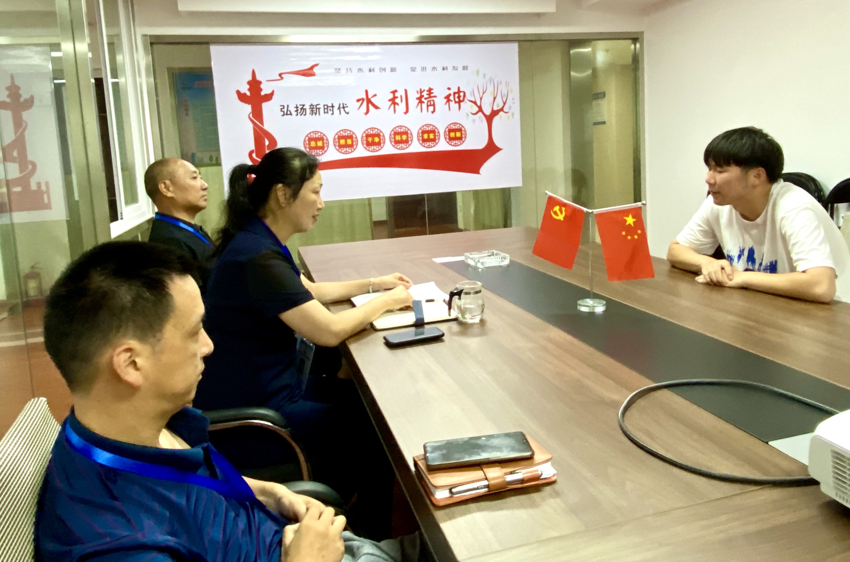 公司組織招新面試會(huì)(圖2) 公司組織招新面試會(huì)(圖2)